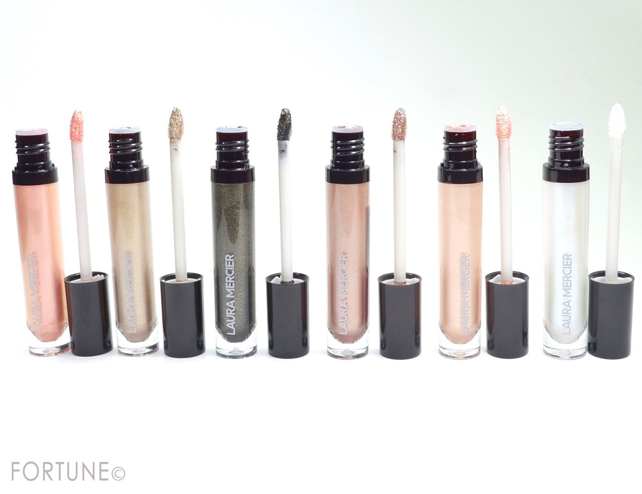 【ローラ メルシエ キャビア クローム ヴェイル ライトウェイト リキッド アイカラー】