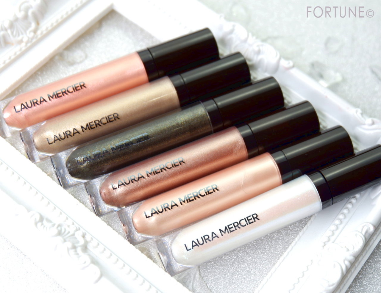 【ローラ メルシエ キャビア クローム ヴェイル ライトウェイト リキッド アイカラー】