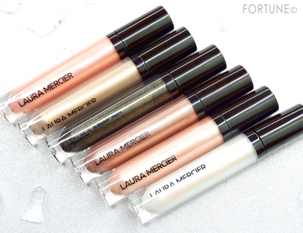 【ローラ メルシエ キャビア クローム ヴェイル ライトウェイト リキッド アイカラー】