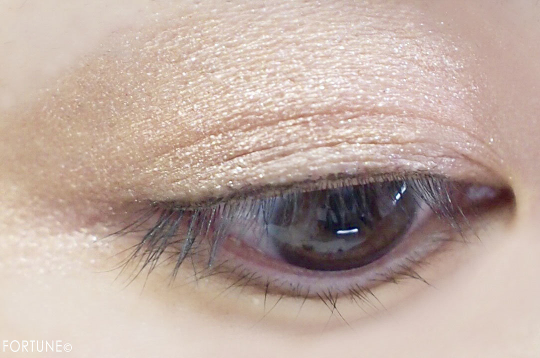 (画像)ボビイ ブラウン「ハイシャインリキッドアイシャドウ」01使用感