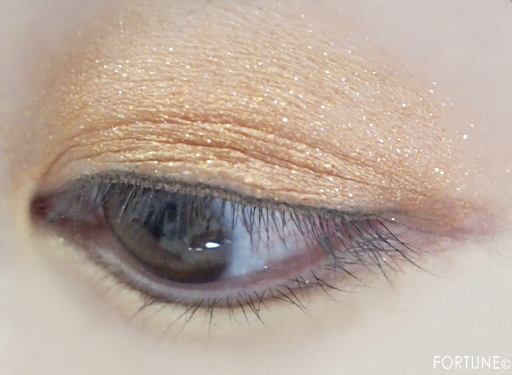 (画像)ボビイ ブラウン「ハイシャインリキッドアイシャドウ」02使用感