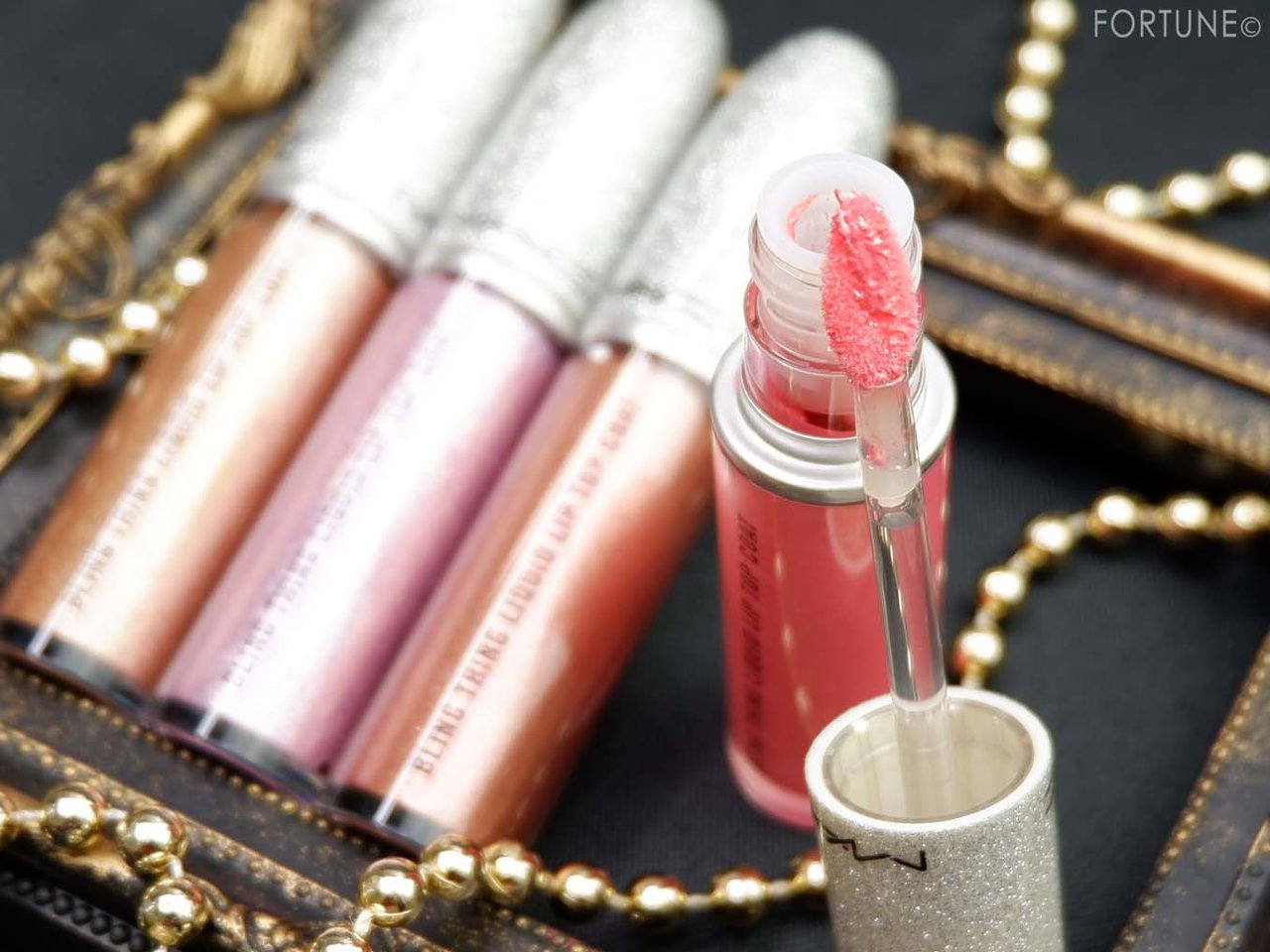 『M·A·C GET BLAZED』　「ブリング シング リキッド リップ トップコート」