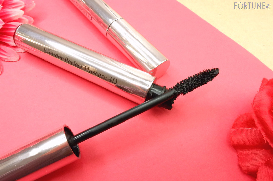 画像：クラランス 2019夏新作 Open Your Eyes Wide.　ワンダーパーフェクト マスカラ 4D