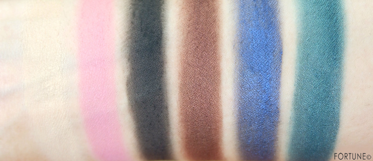 画像：クラランス 2019夏新作 Open Your Eyes Wide.　モノアイシャドウ V 　モノアイシャドウ S　スウォッチ