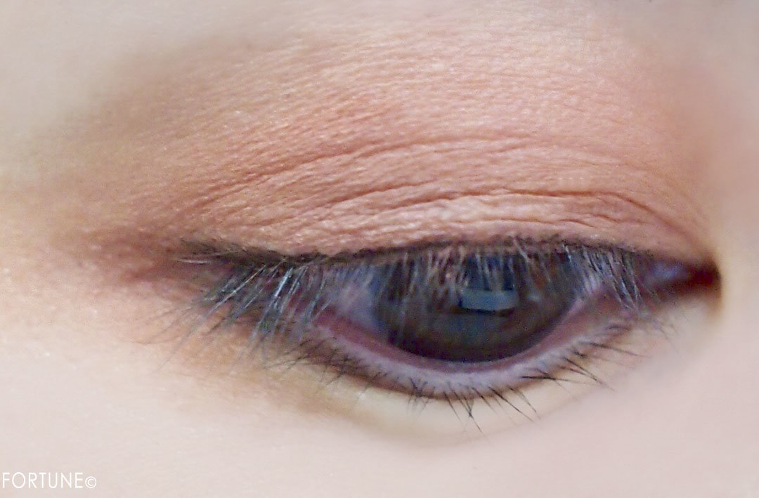 (画像)「プレスド アイシャドー M ミディアム ローズ」使用感