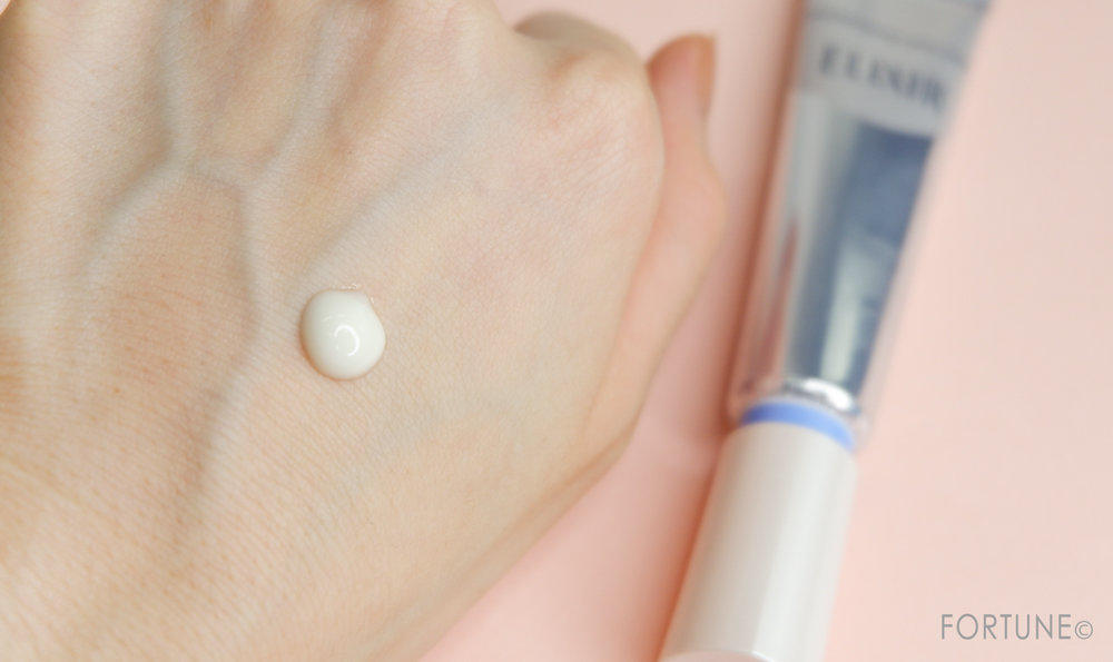 画像：新作「エリクシール ホワイト エンリッチド リンクルホワイトクリーム」使用感