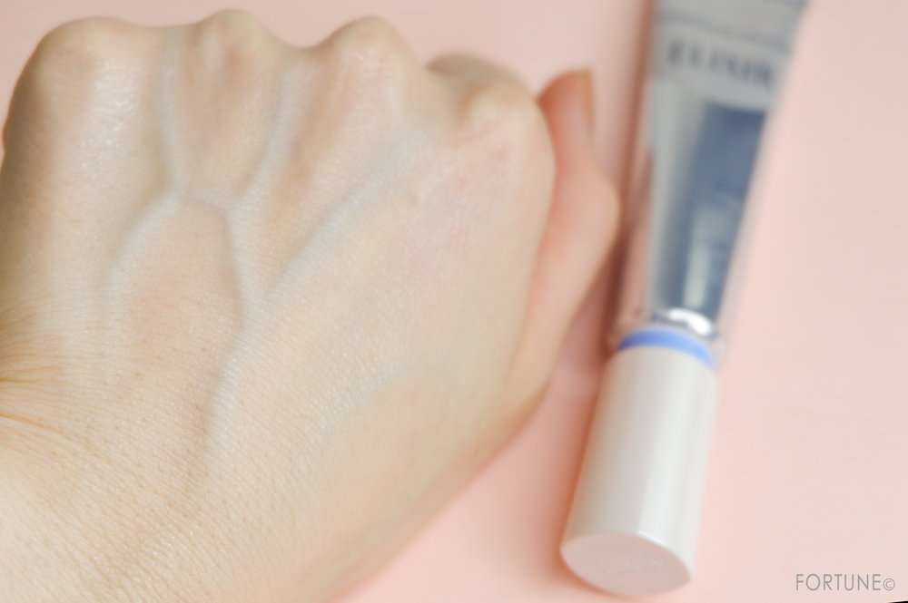 画像：新作「エリクシール ホワイト エンリッチド リンクルホワイトクリーム」使用感