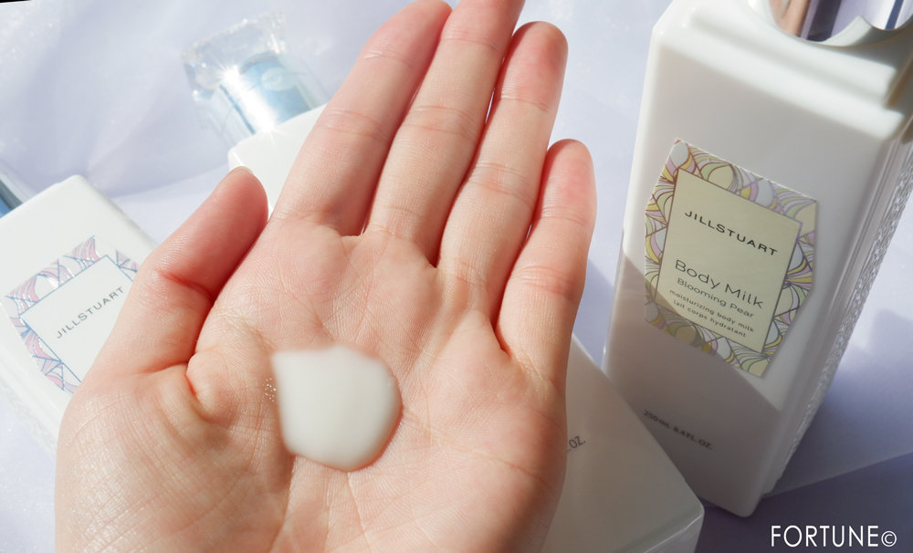 画像：ジルスチュアート新作「ボディミルク」使用感