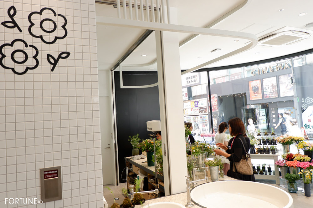 画像：LUSH(ラッシュ)新宿店