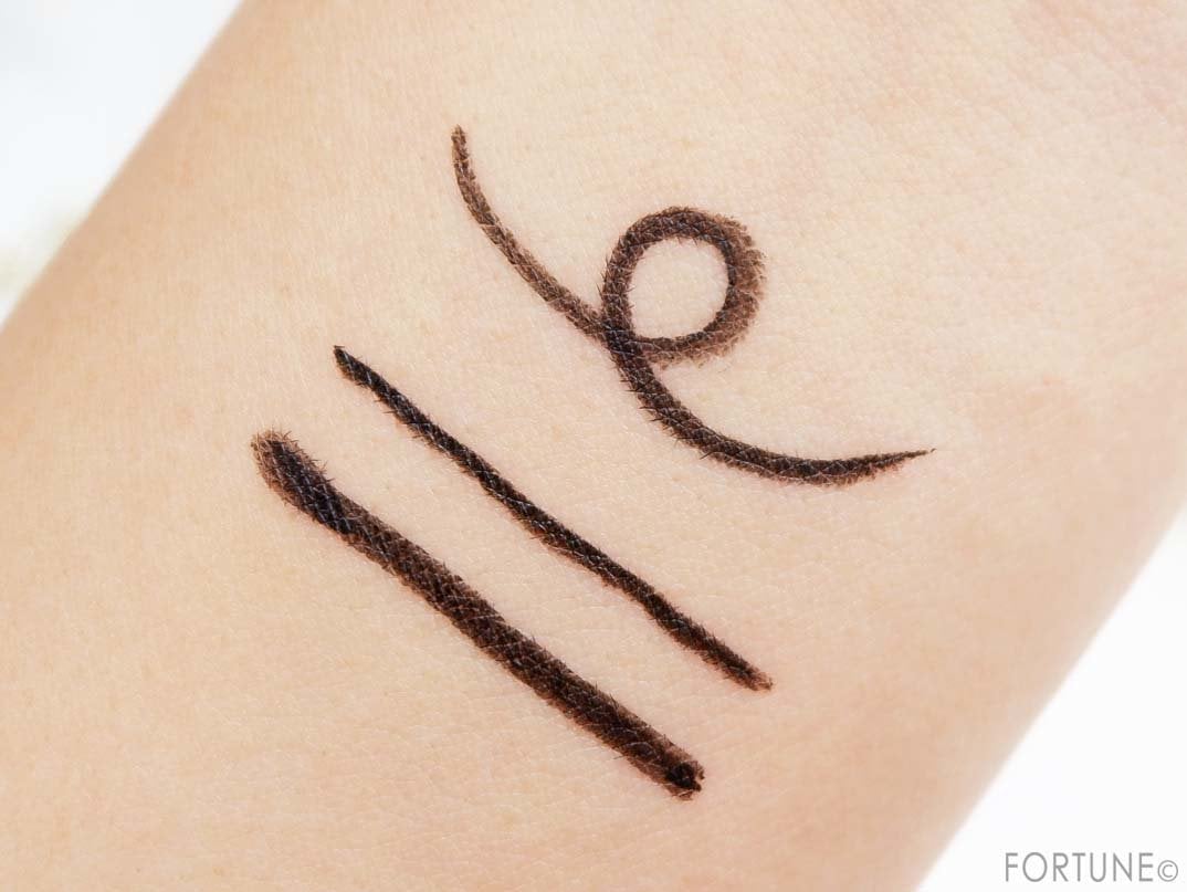 コージー本舗「キワミフデ リキッドアイライナー」墨色