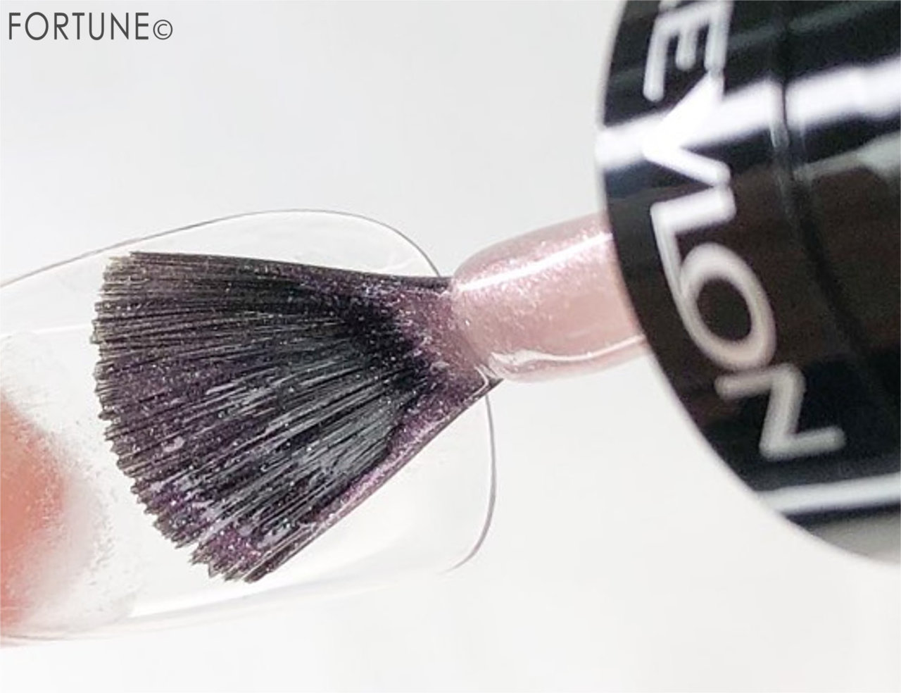 画像：レブロン新作「カラーステイ ジェル エンビー ロングウェア ネイル エナメル N」