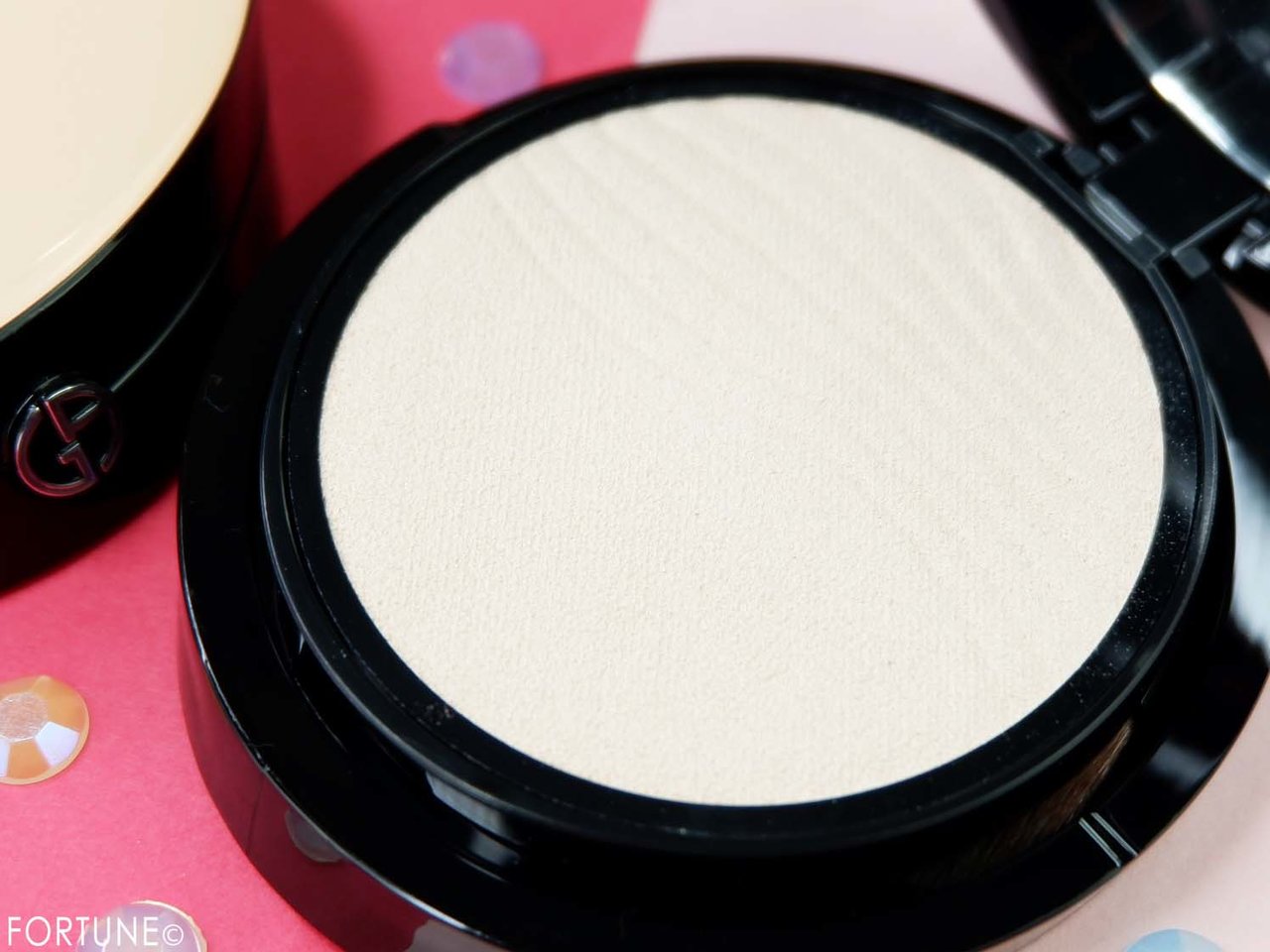 ジョルジオ アルマーニ ビューティ「ネオヌード リキッド パウダー」新2色