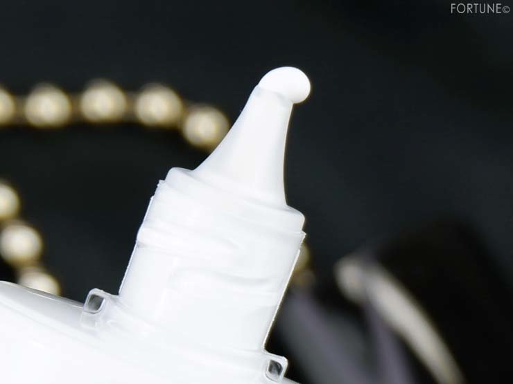 KATE（ケイト）2019秋新作コスメ「フェイス＆ネックホワイター」