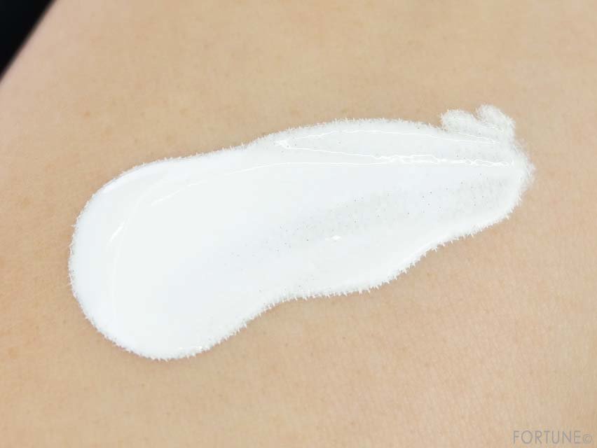 KATE（ケイト）2019秋新作コスメ「フェイス＆ネックホワイター」使用感