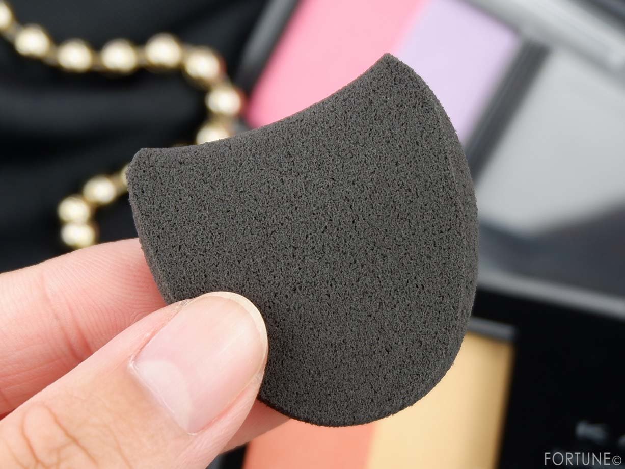 KATE（ケイト）2019秋新作コスメ「ハイライティングカラーニュアンサー」スポンジ