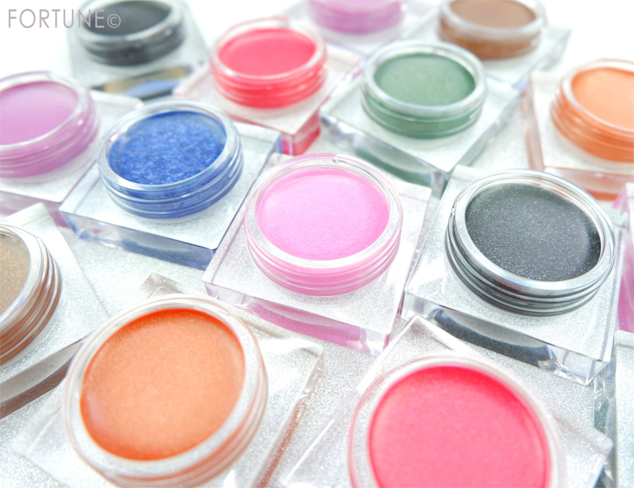 ルナソル(LUNASOL) 2019秋新作『ILLUMINATING COLOR GLOW』