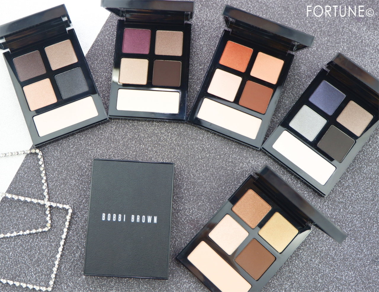 画像：ボビイ ブラウン 新作「エッセンシャル マルチカラー アイシャドウ パレット」