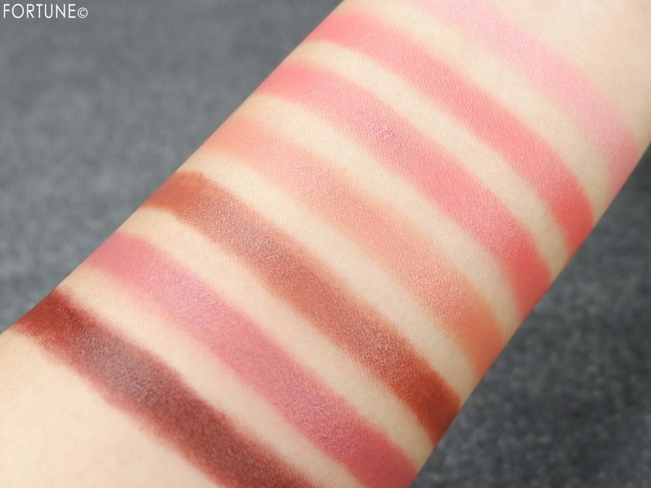 ローラ メルシエ「ルージュ エッセンシャル シルキー クリーム リップスティック」