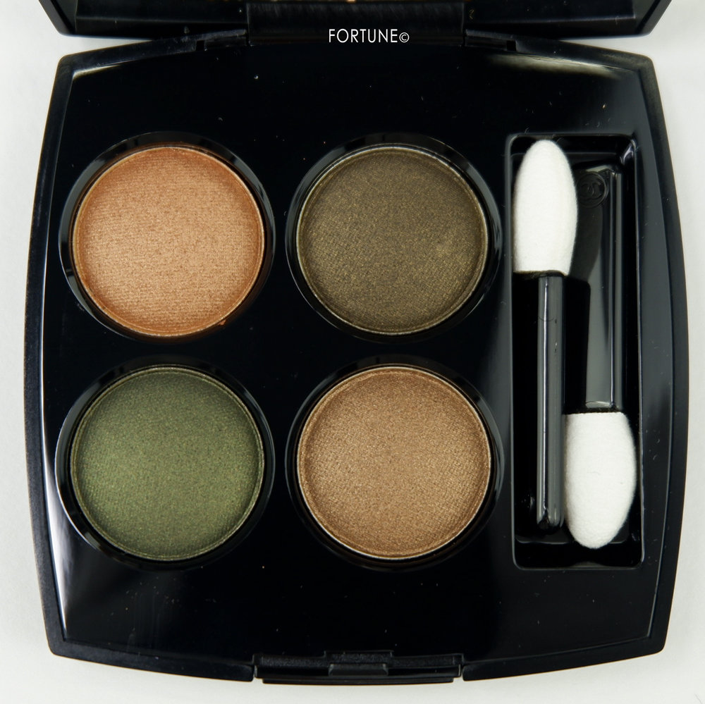 シャネル「レ キャトル オンブル」318 ブラーリーグリーン