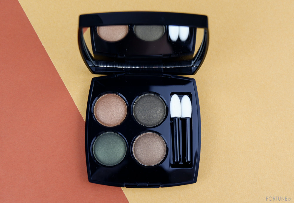 シャネル「レ キャトル オンブル」318 ブラーリーグリーン