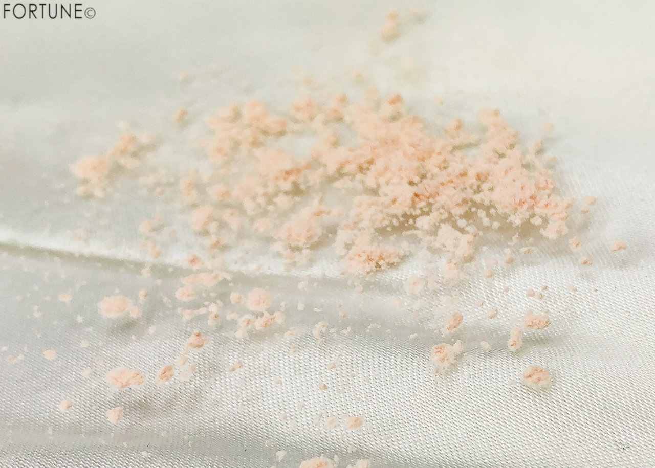 画像：メディア8月1日発売「フェイスパウダーS」テクスチャー