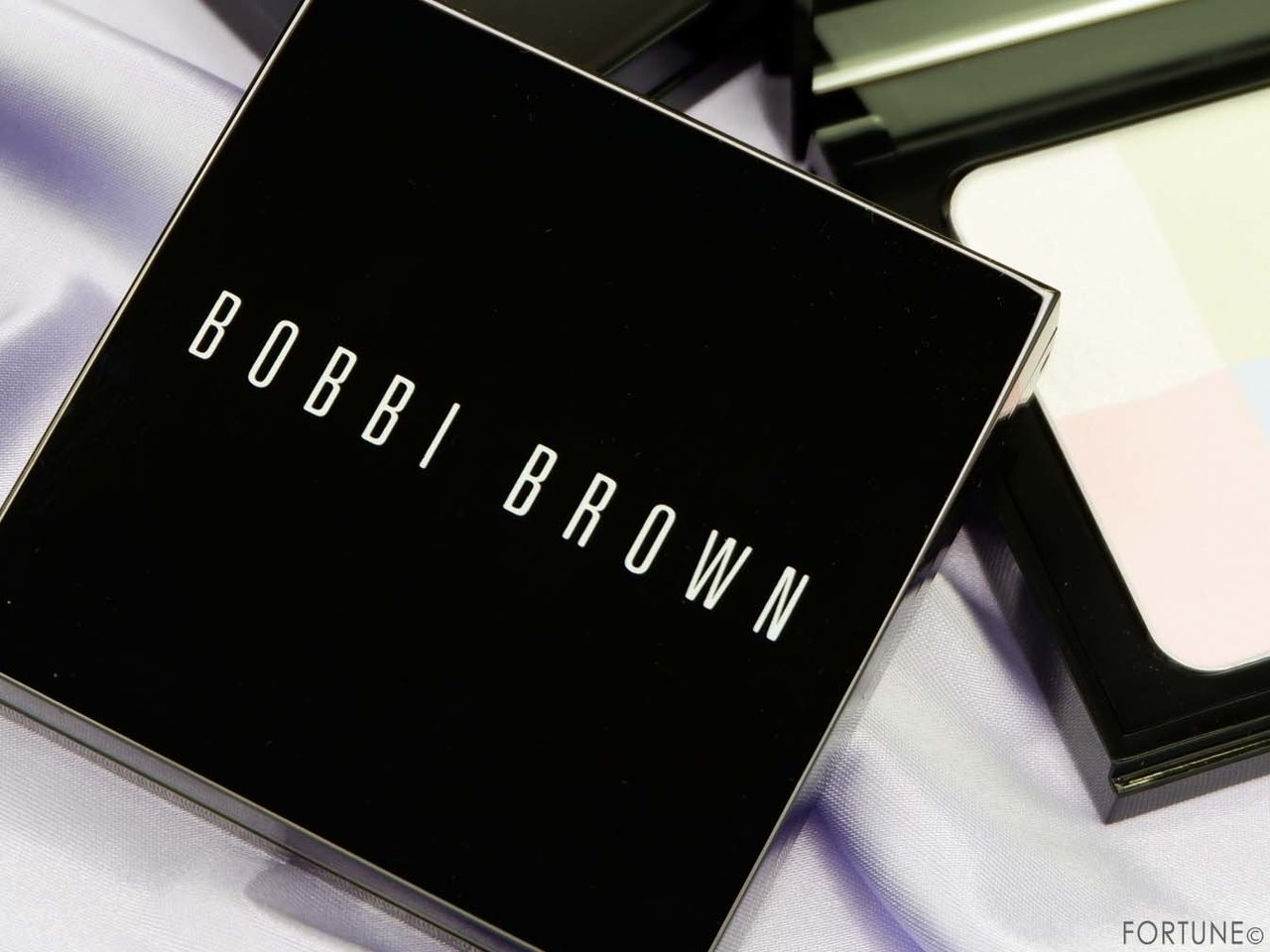 ボビイ ブラウン「ブライトニング ブリック」