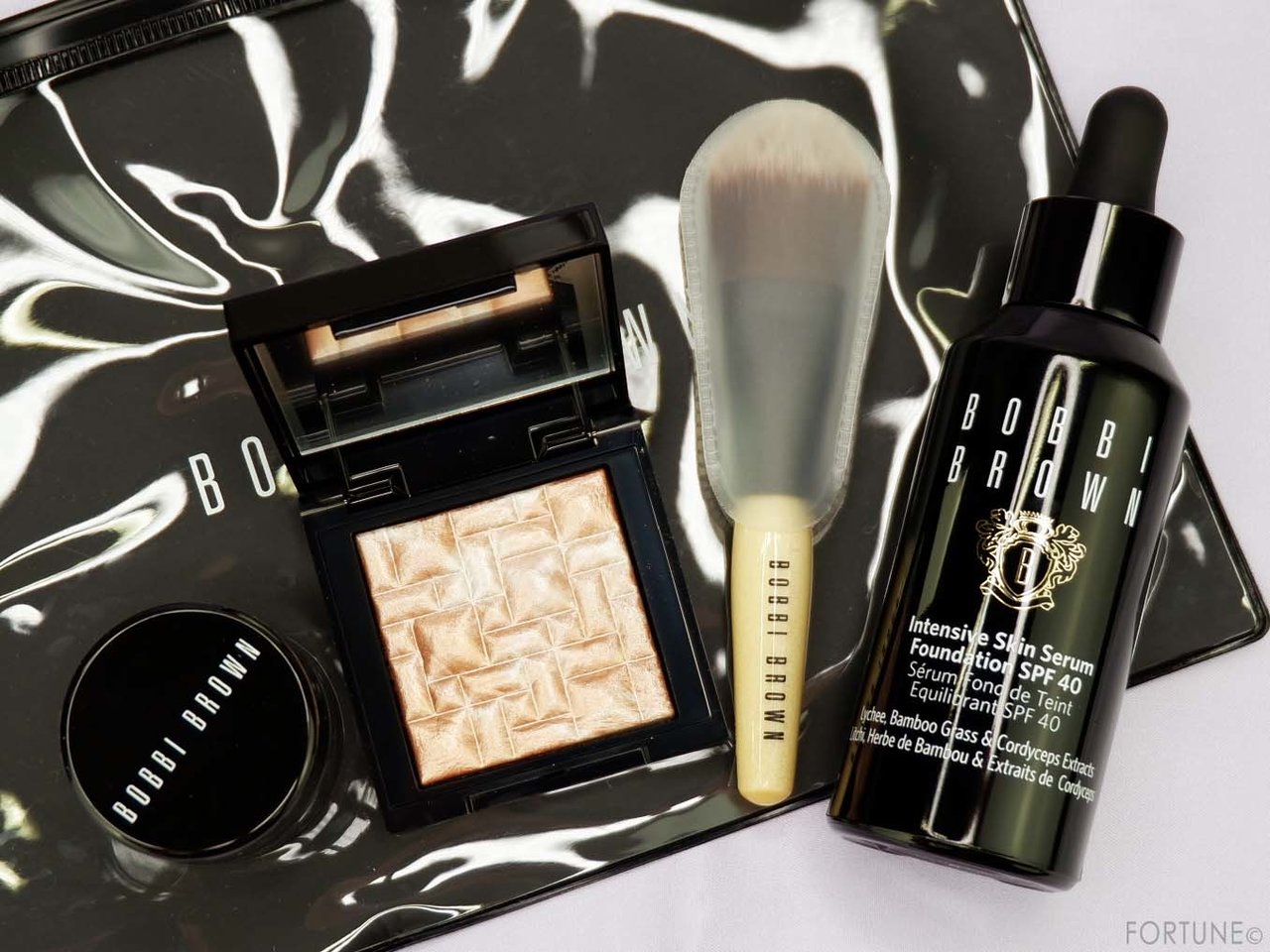 ボビイ ブラウン「PERFECT GLOW FOUNDATION KIT」ファンデーションキット