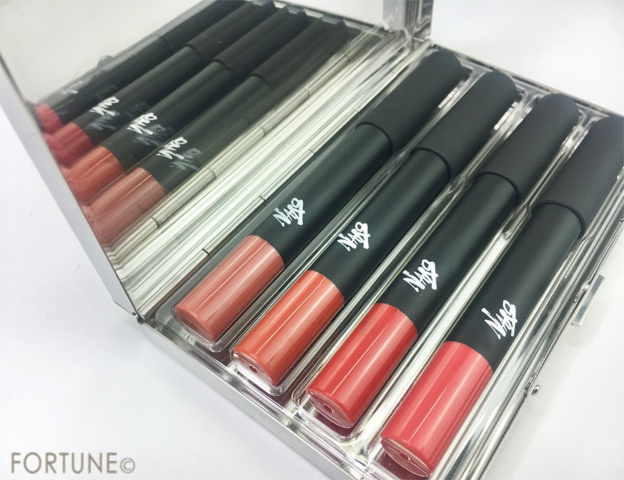 画像：NARS新作「ベルベットマットリップペンシルセット」