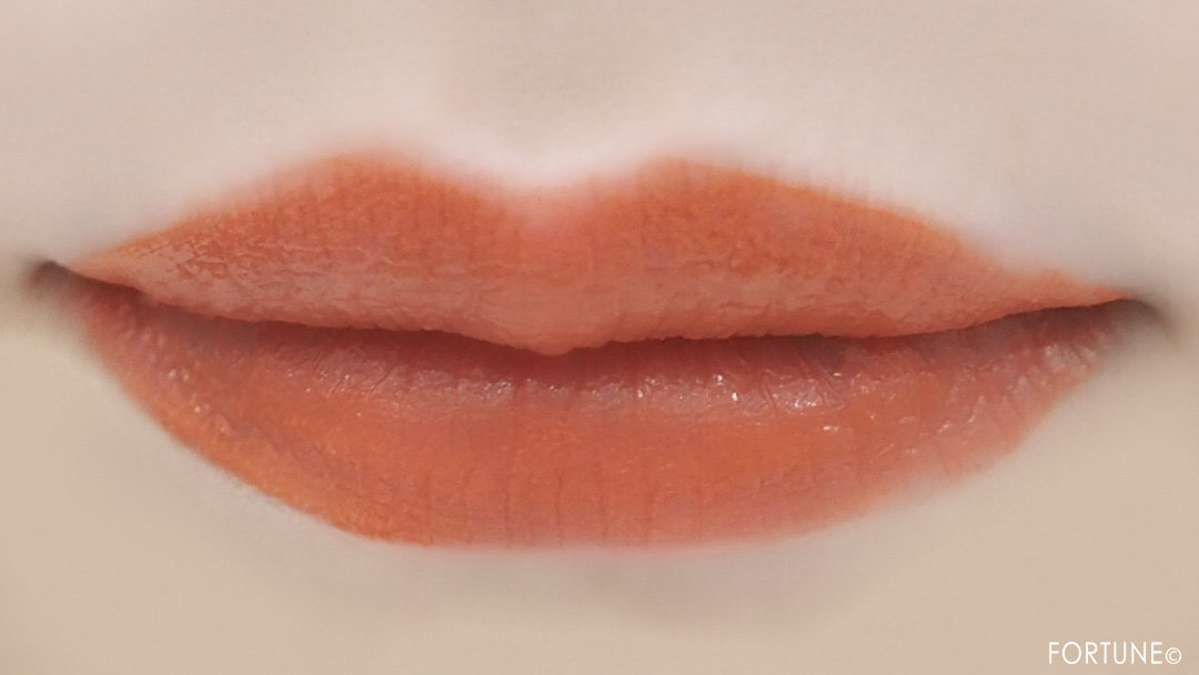 画像：レブロン 「キス クラウド ブロッテッド リップ カラー」 限定色#009