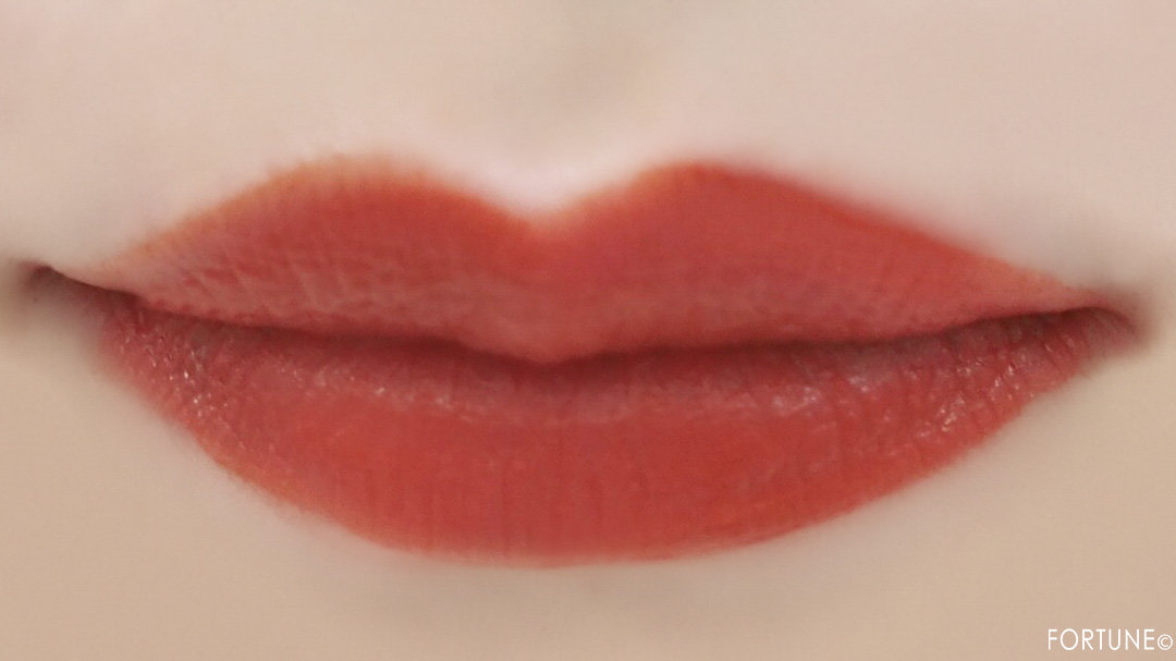 画像：レブロン 「キス クラウド ブロッテッド リップ カラー」 010