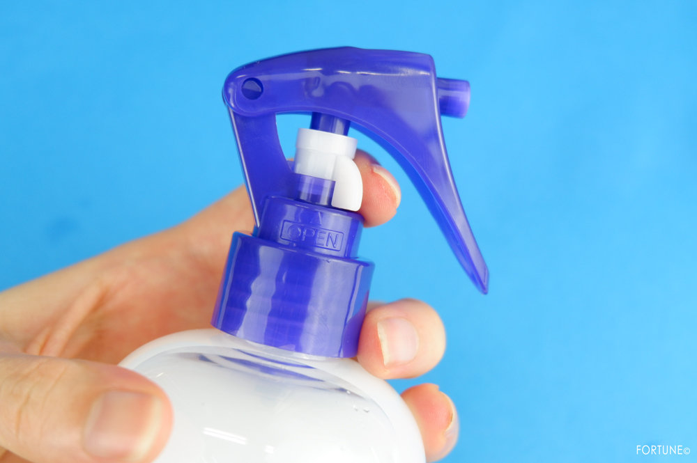 画像：ナチュリエ「ハトムギ化粧水　限定トリガースプレーつき」