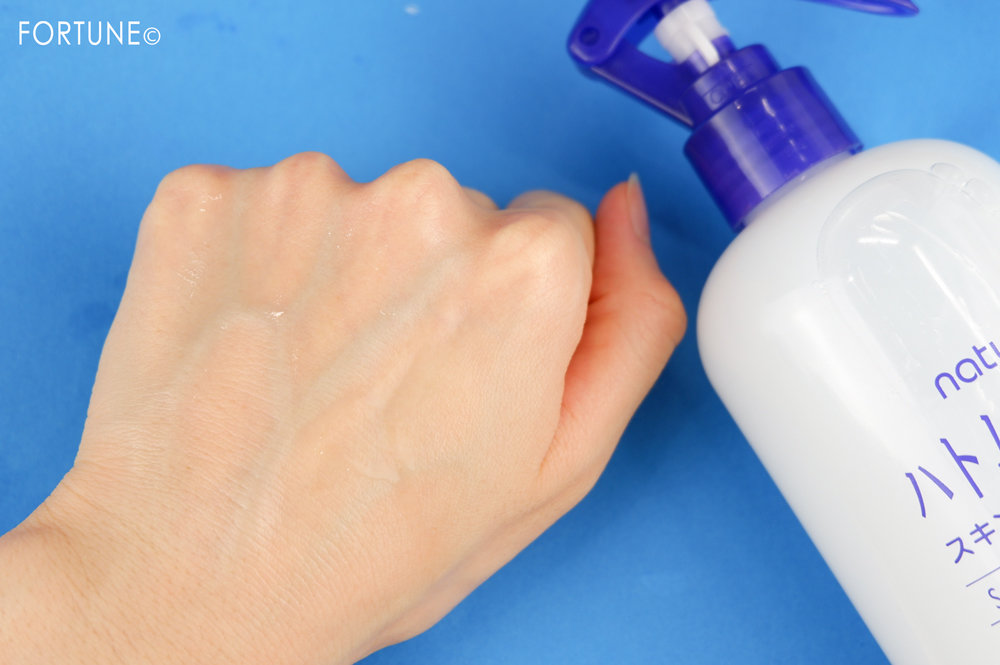 画像：ナチュリエ「ハトムギ化粧水　限定トリガースプレーつき」使用感