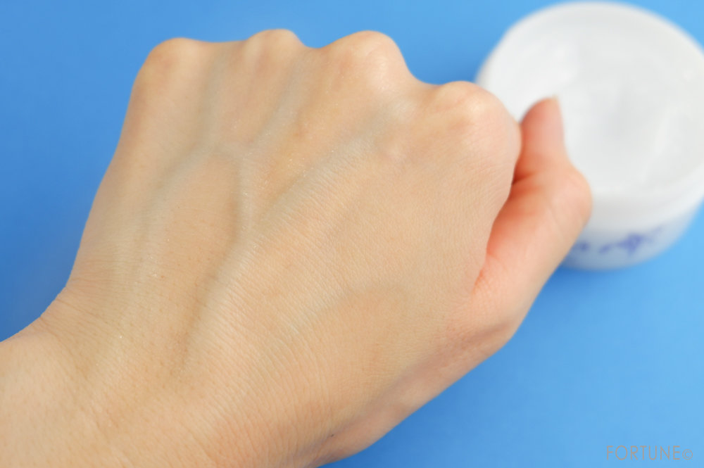 画像：ナチュリエ「ハトムギ保湿ジェル　限定ハトムギ保湿ジェル（40ｇ）つき」使用感