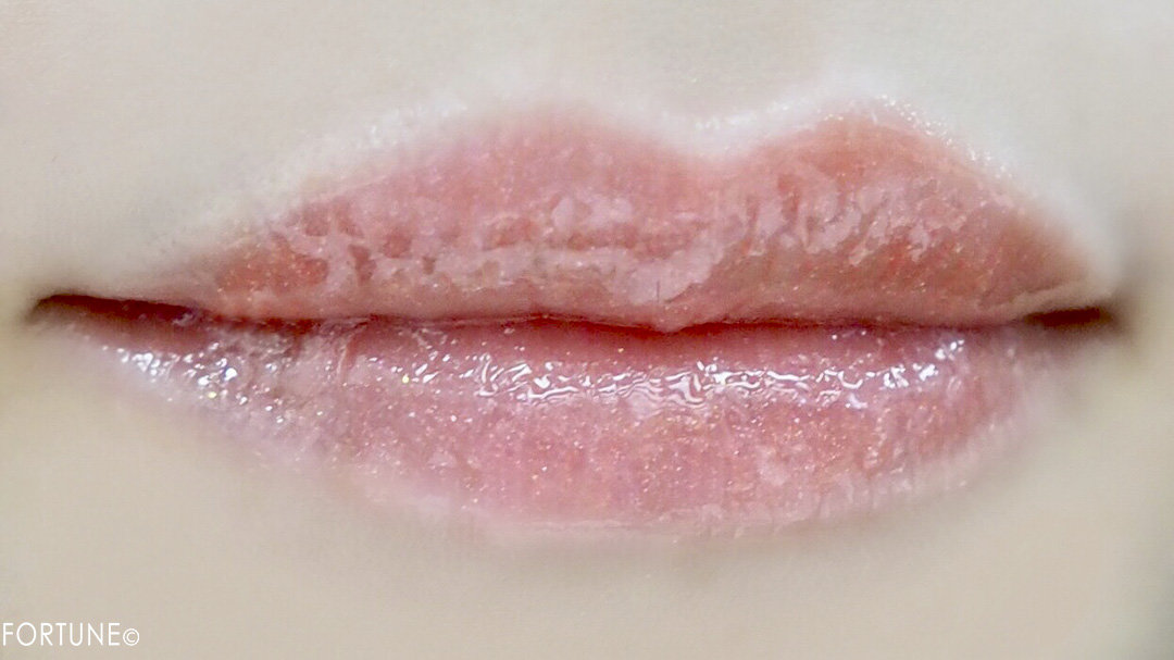 画像：ベアミネラル リップグロス「バースデイ ベイブ」使用感