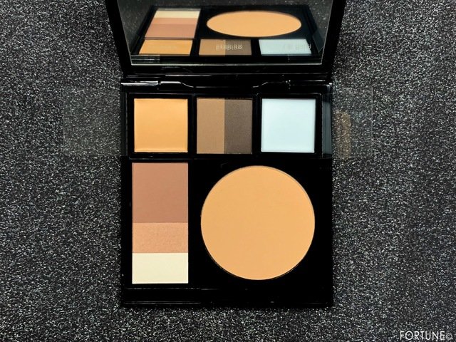 コスメカレンダー：アディクション「コンパクト 10 リミテッドエディション『UNISEX CONCEPT』」