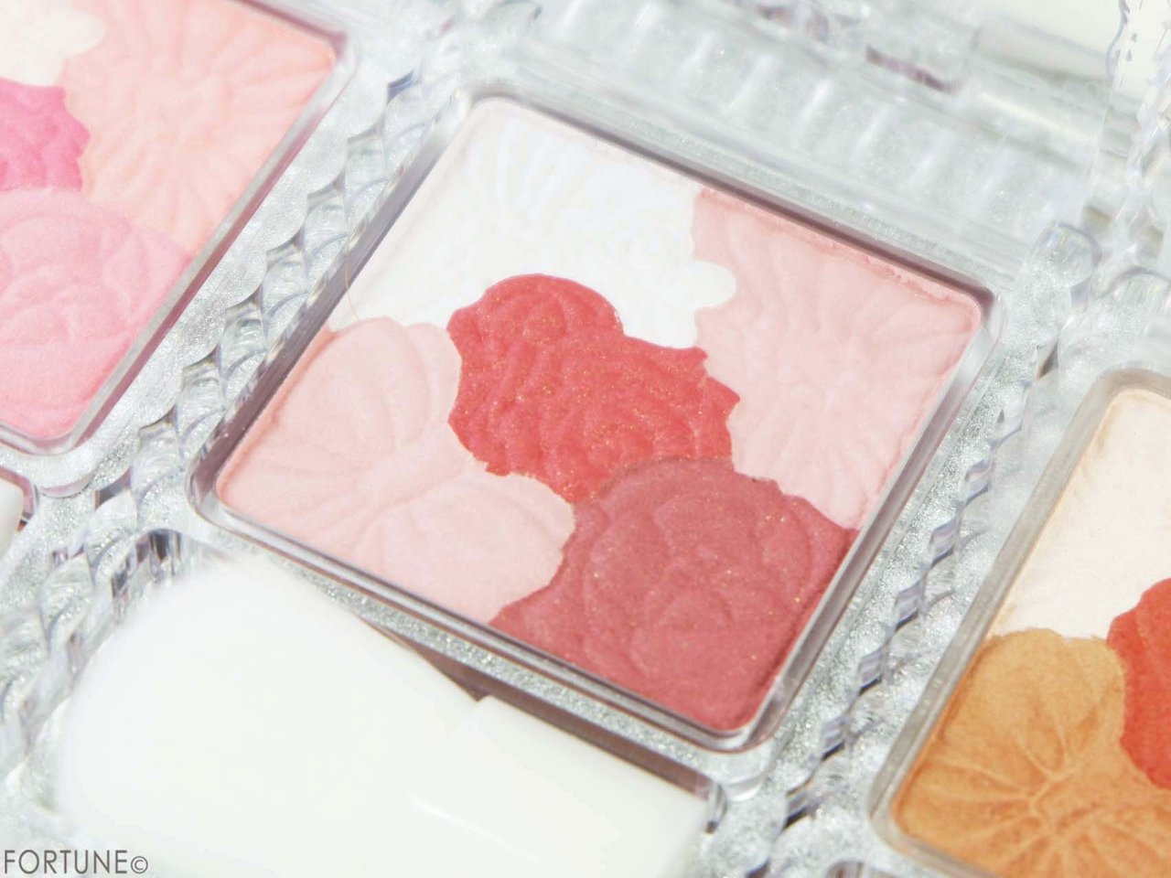 キャンメイク（CANMAKE）　「グロウフルールチークス」