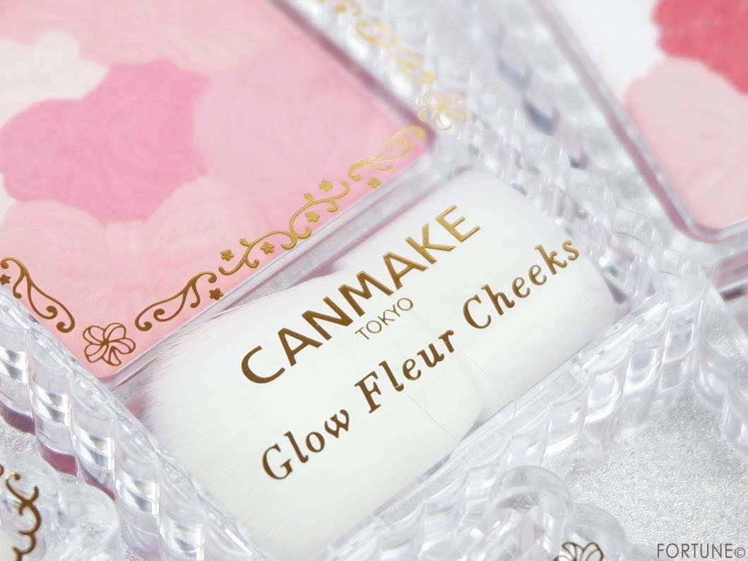 キャンメイク（CANMAKE）　「グロウフルールチークス」