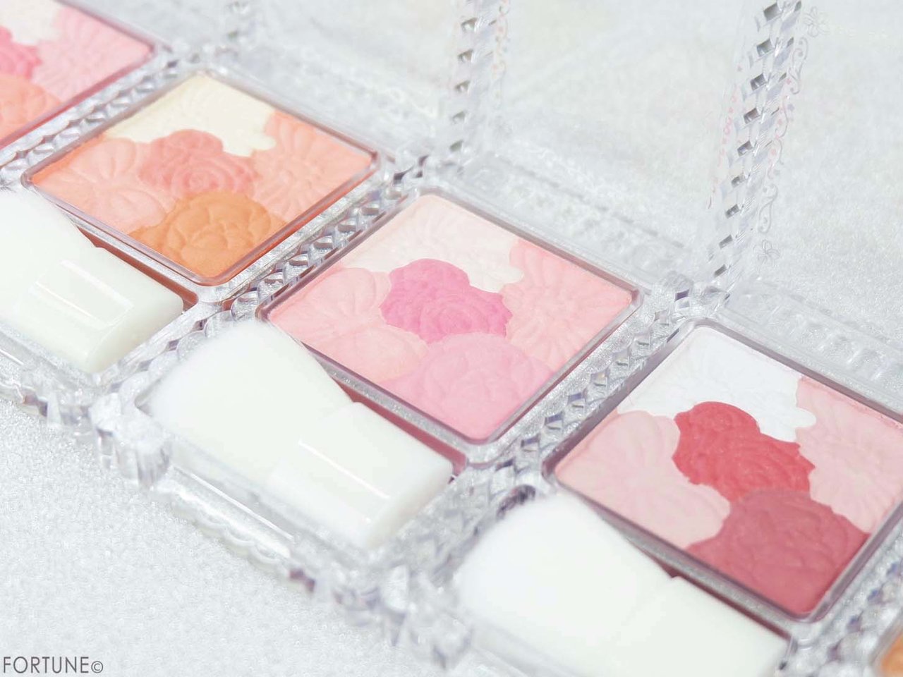 キャンメイク（CANMAKE）　「グロウフルールチークス」