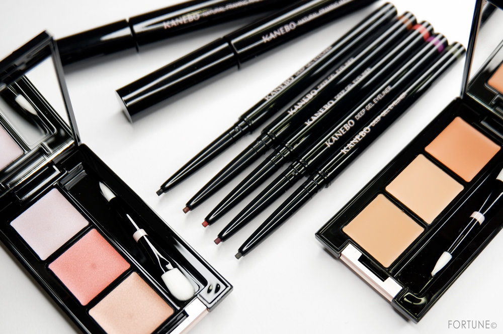 コスメカレンダー：KANEBO「シマリングコンパクト」「コンシーラーコンパクト 」「ナチュラルフレーミングマスカラ」「ディープジェルアイライナー」