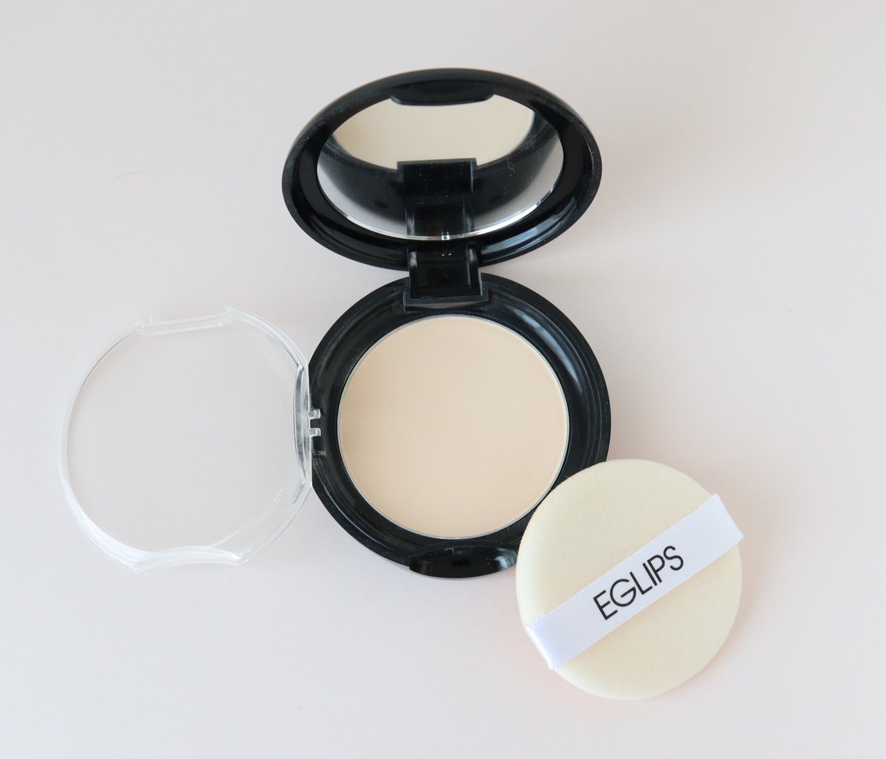 (自撮り)ブラーパウダーパクト【EGLIPS(イーグリップス)】