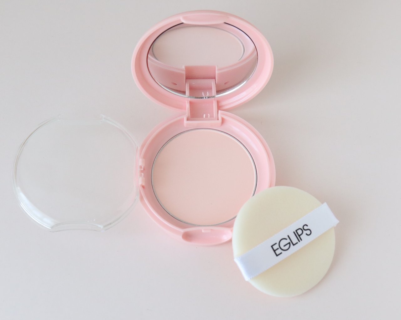 (自撮り)グローパウダーパクト【EGLIPS(イーグリップス)】
