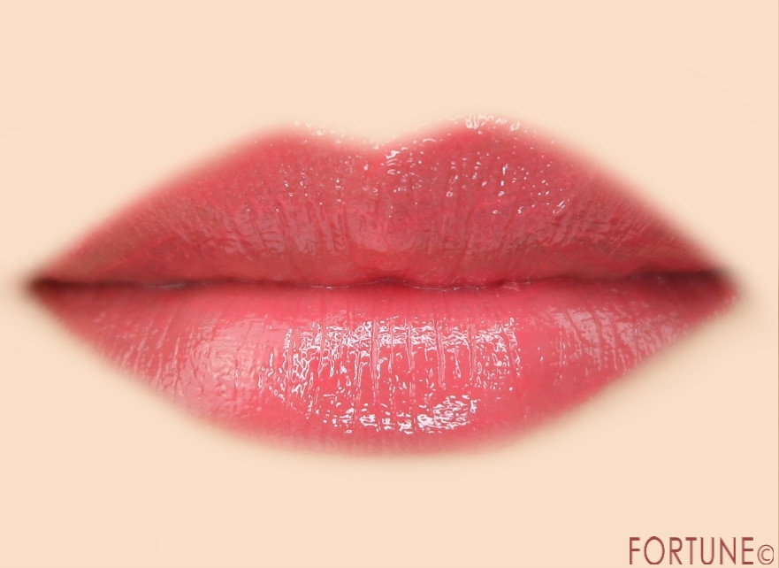 画像：レ・メルヴェイユーズ ラデュレ　一輪挿しリップ　貴婦人ルージュ　リキッド ルージュ　05 Sublime スュブリーム　使用感　2019秋新作