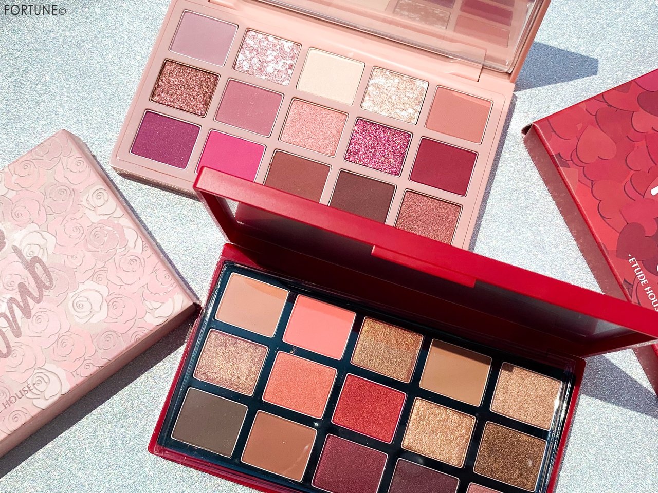 コスメカレンダー： エチュードハウス「プレイカラーアイパレット ベストラブ」「プレイカラーアイパレット ローズボム」