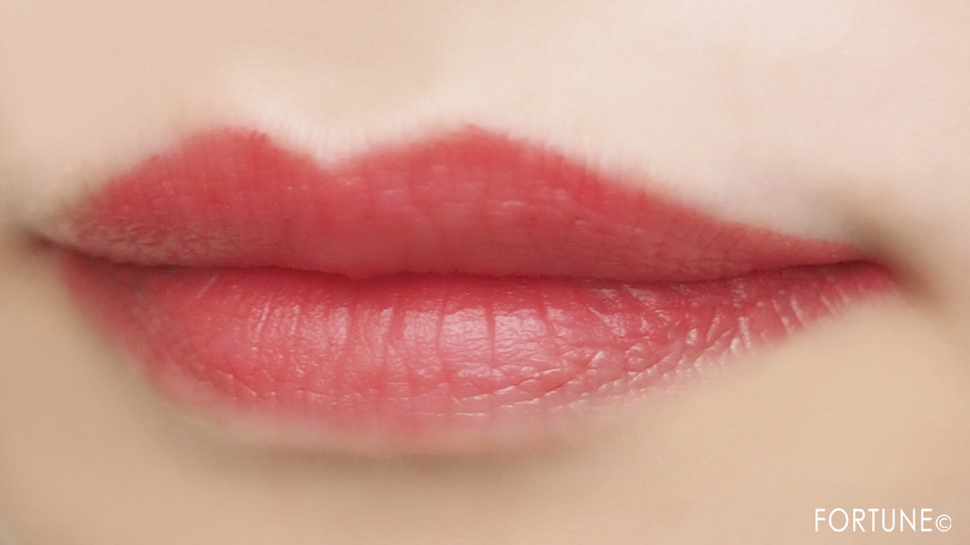 画像：《100均コスメ》キャンドゥ クレヨンタッチミー「ベルベットリキッドルージュ」ヌーディピンク