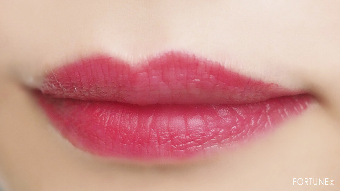 画像：《100均コスメ》キャンドゥ クレヨンタッチミー「ベルベットリキッドルージュ」ローズピンク