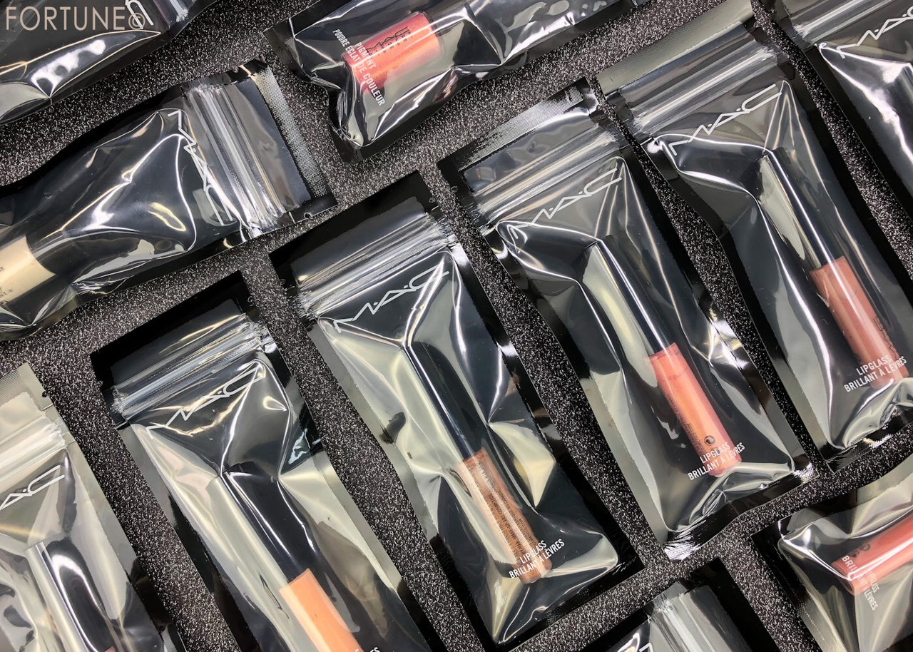 画像：ミニマック(MINI M·A·C)8/9発売「リップガラス」「ピグメント」