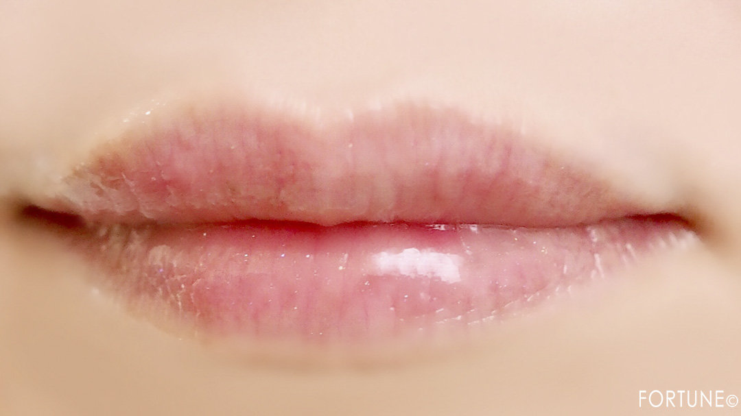 画像：《100均コスメ》キャンドゥ クレヨンタッチミー「リップグロス」シャイニーオレンジ