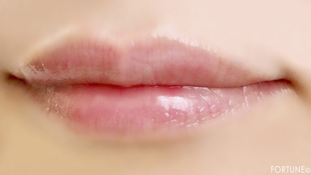 画像：《100均コスメ》キャンドゥ クレヨンタッチミー「リップグロス」クリスタルピンク