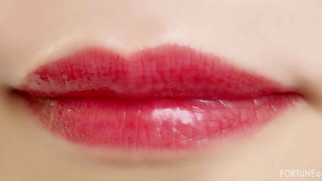 画像：《100均コスメ》キャンドゥ クレヨンタッチミー「リップグロス」ルビーレッド