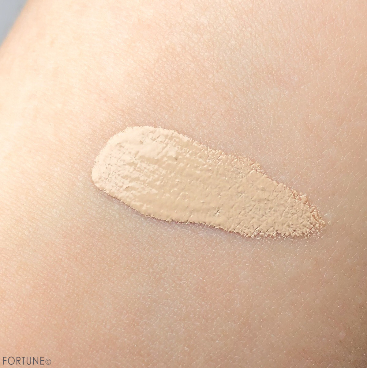 画像：ローラ メルシエ秋新作「フローレス フュージョン ウルトラ ロングウェア コンシーラー」